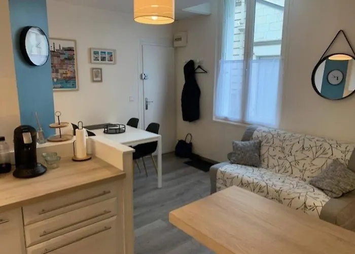 Etape Saumuroise En Centre-ville شقة سوموور